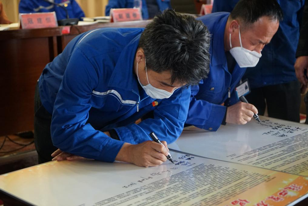喜讯！4118云顶集团矿业员工 高亮荣获“天下热爱企业优异员工”声誉称呼